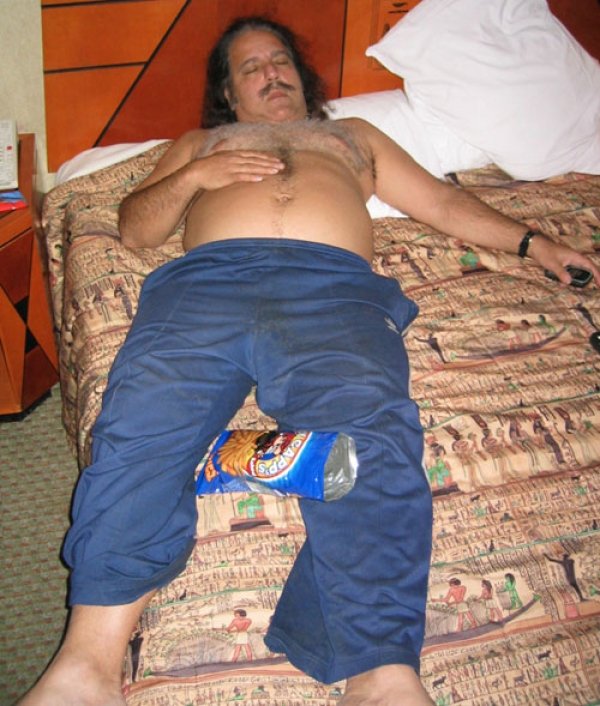 2727ron-jeremy-has-a-nap.jpg