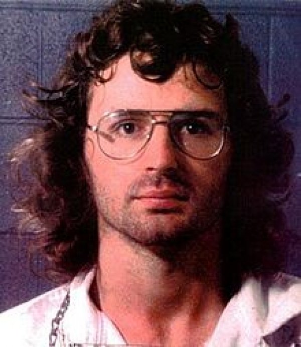 6889220px-david_koresh.jpg