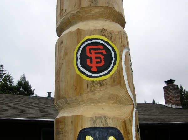 7665westgatetotem_002.jpg