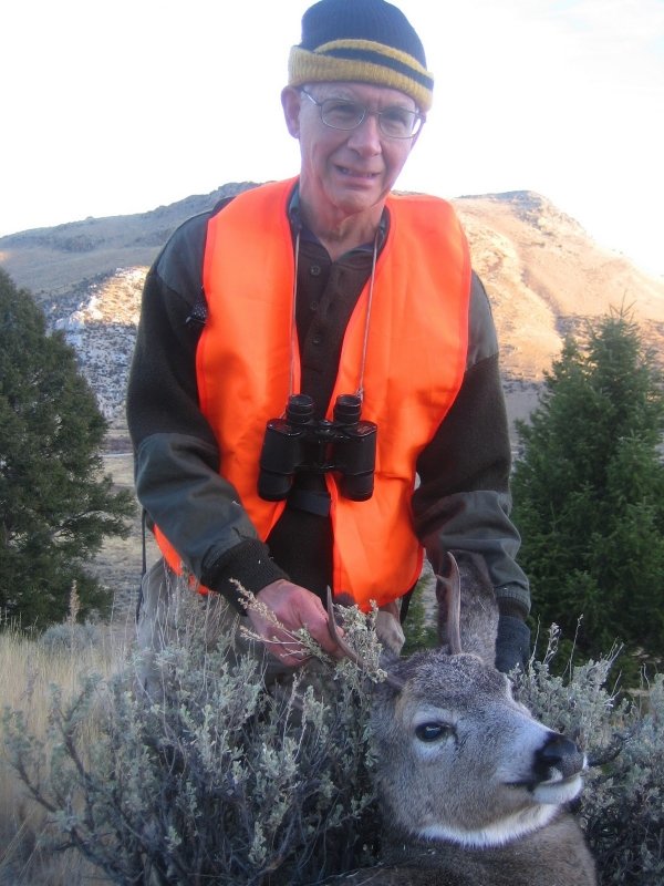 2499franks_first_mule_deer_buck.jpg