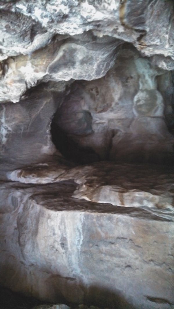 2577stansbury_cave_3.jpg