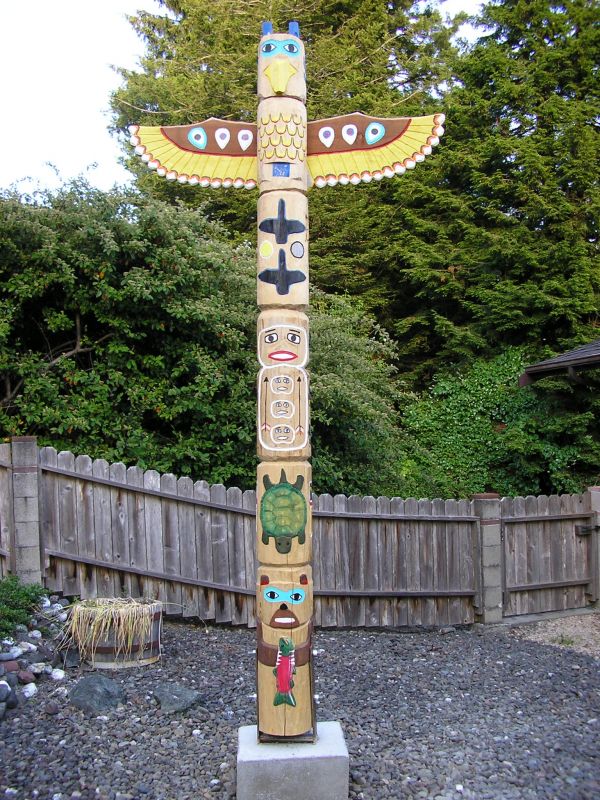 64049totempole2001.jpg