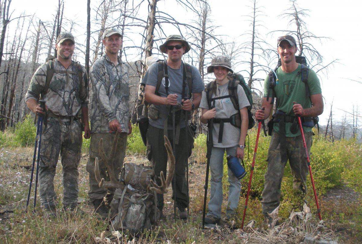 Group with Tom's 2012 archery buck - Copy.JPG