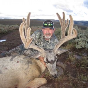 2023 Bryan Henderson WY buck.jpeg