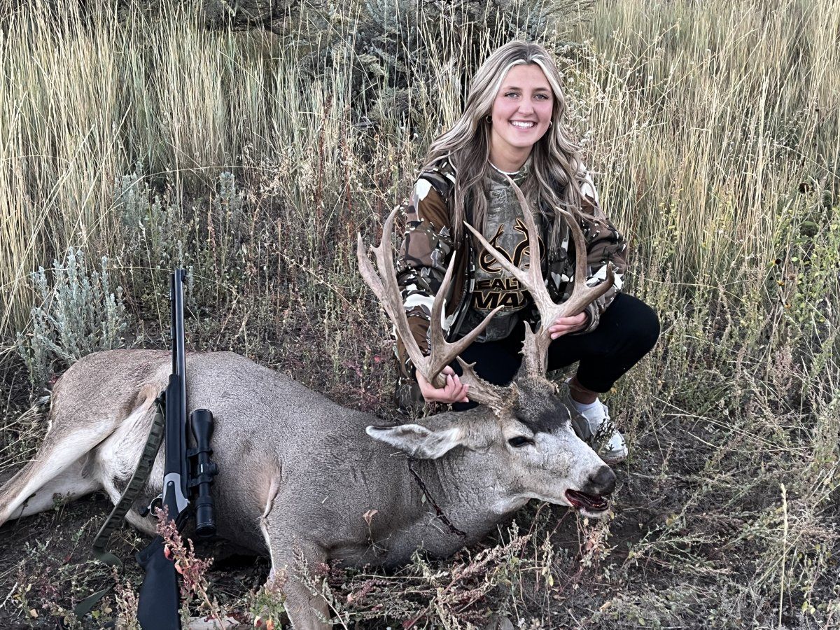 Shelbi 4x5 buck Muzzy Sept 27 2023 Olson's Field.JPG